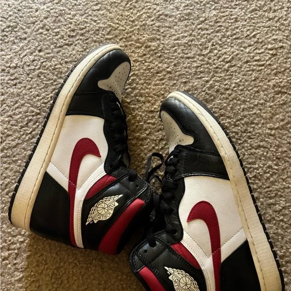 Nike Air Jordan 1 Retro High OG Gym Red Black Sail Mens 10.5 Excellent condition